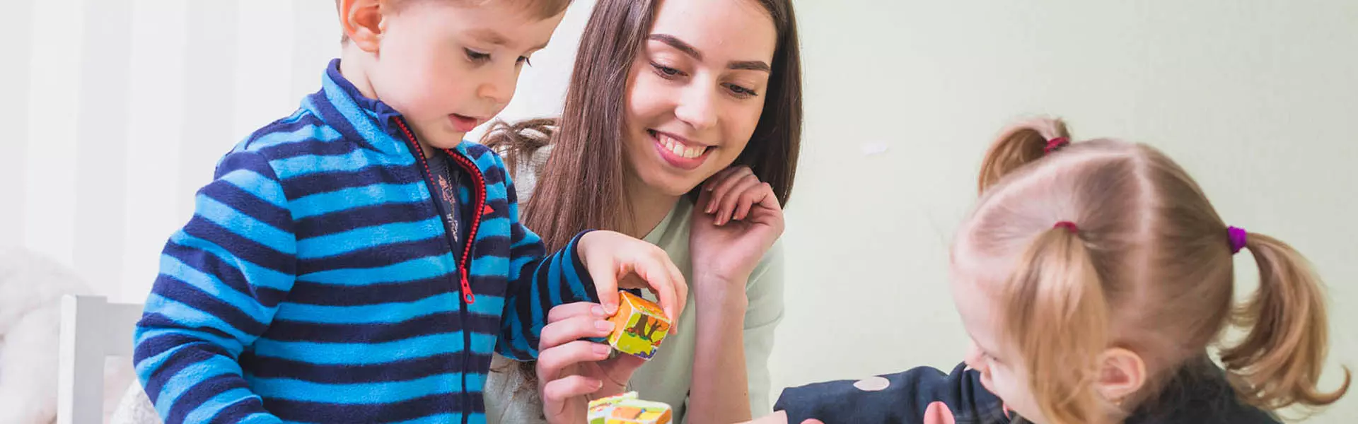 GYERMEKEK FELÜGYELETE - Dédiszitter GYERMEKEK FELÜGYELETE - Dédiszitter